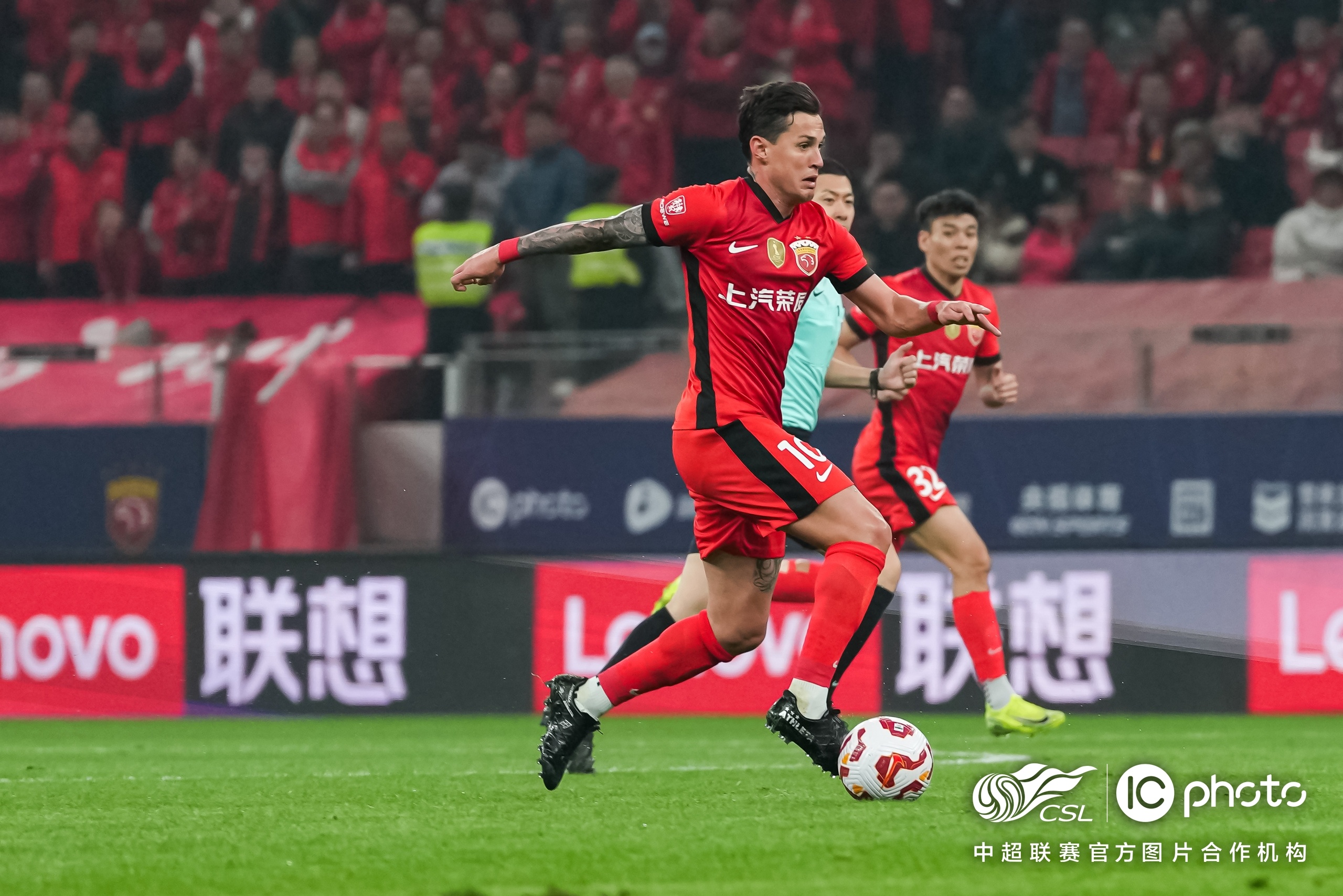 奥地利前锋连场进球，率领球队杀入决赛