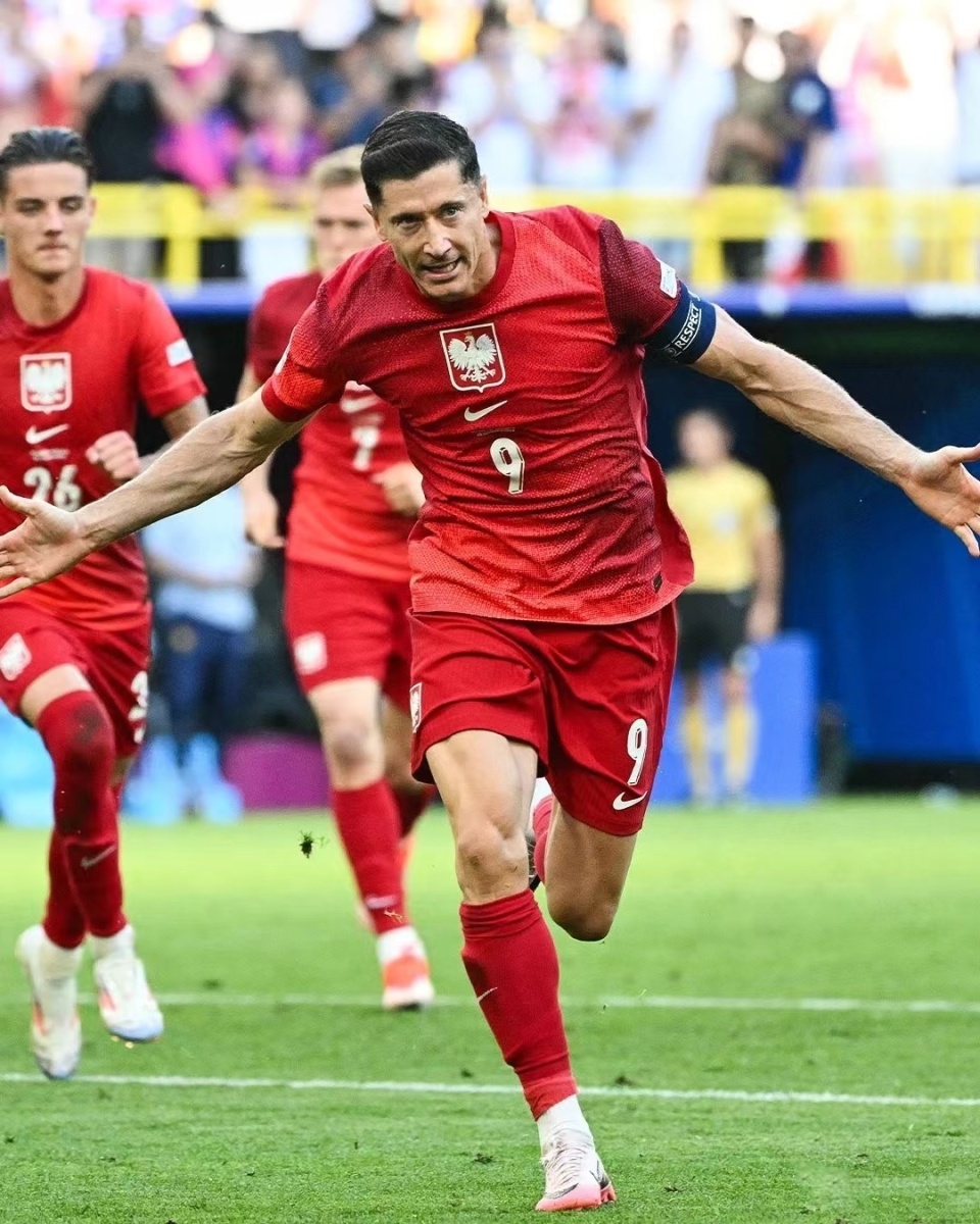 波兰主场逼平奥地利，小组排名上升的简单介绍