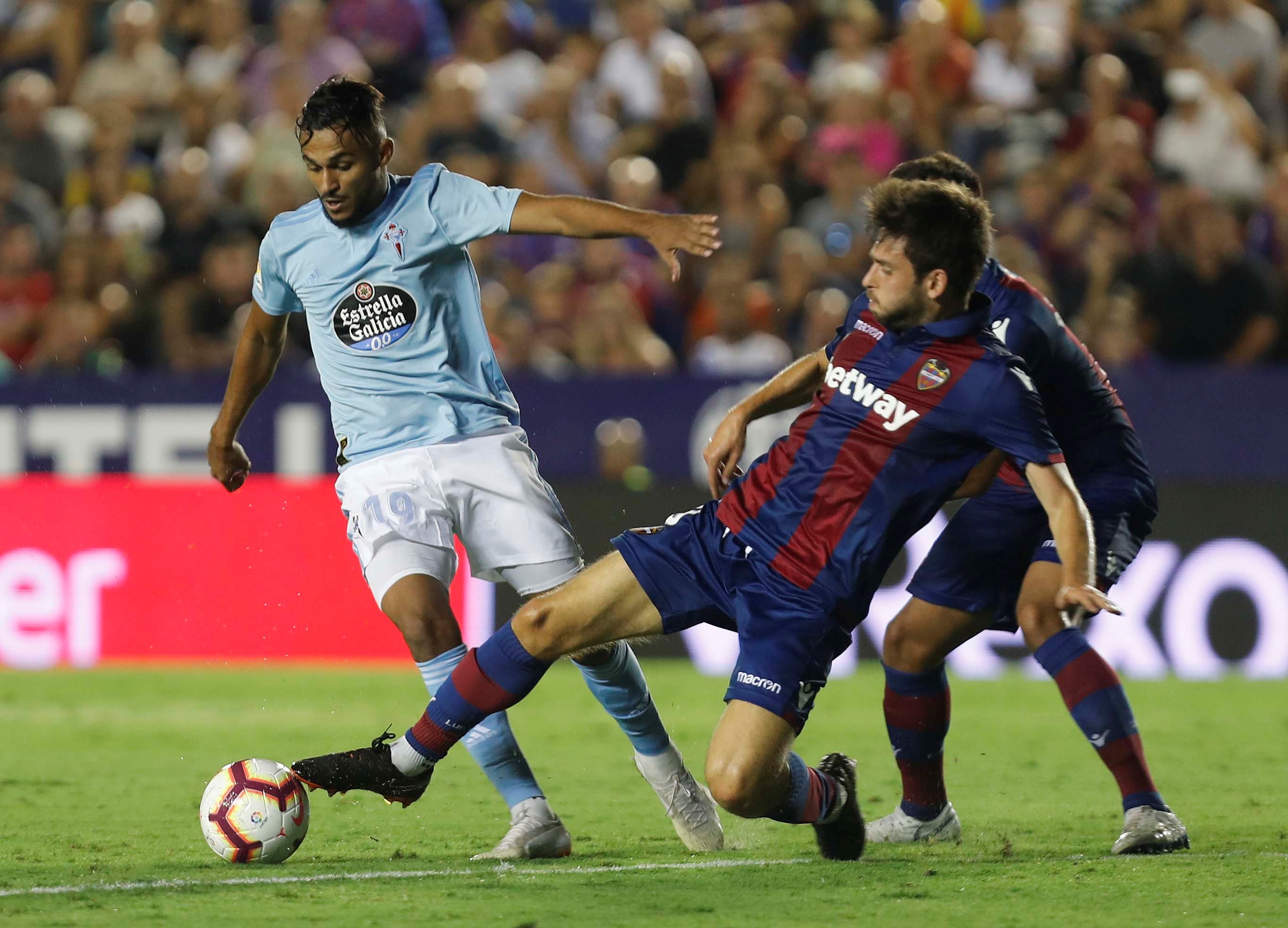 包含强强对话!两支实力球队交手,场上火药味十足的词条 包含强强对话!两支实力球队交手,场上火药味十足的词条