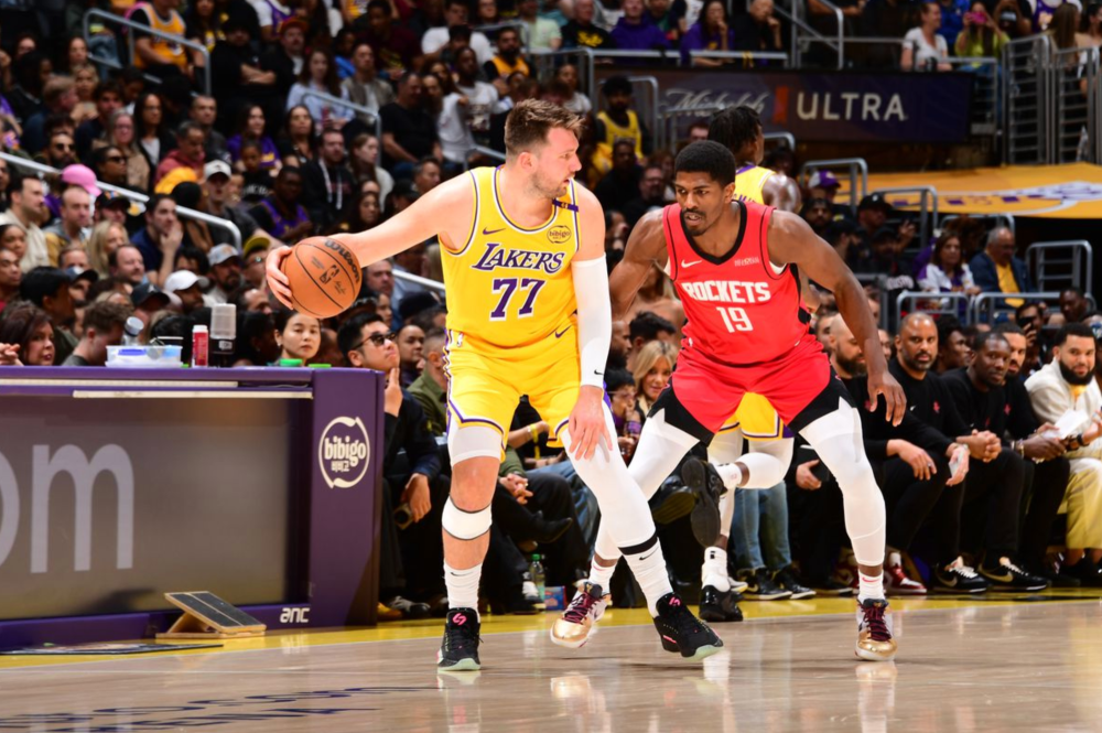 掘金主场大胜灰熊登顶西部