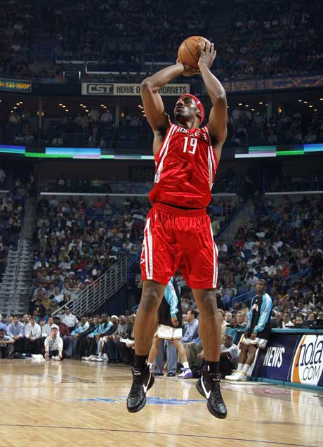 火箭险胜德国男篮,哈里斯送出助攻 火箭险胜德国男篮,哈里斯送出助攻