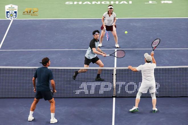 日本网球队鏖战德国网球队,费德勒统治全场的简单介绍 日本网球队鏖战德国网球队,费德勒统治全场的简单介绍