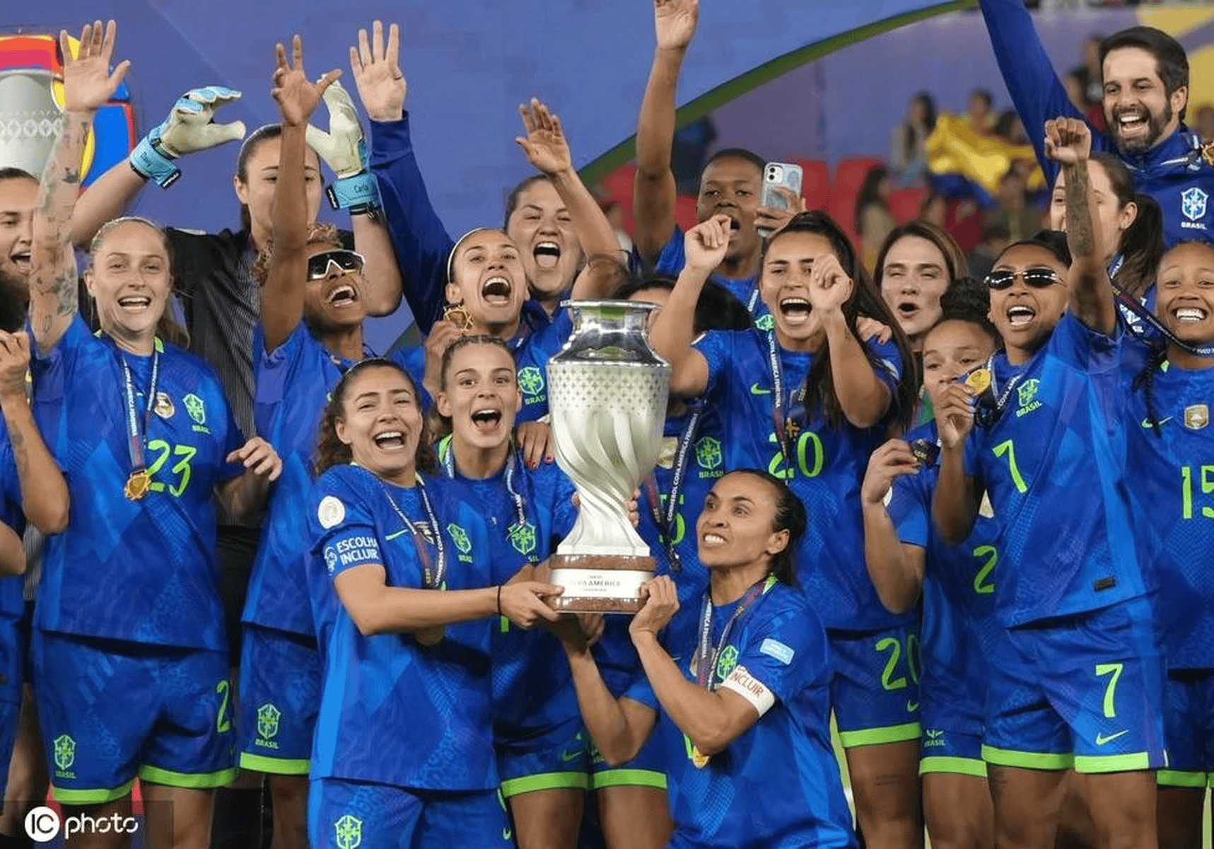 球星爆发！美洲杯赛场再现神级操作