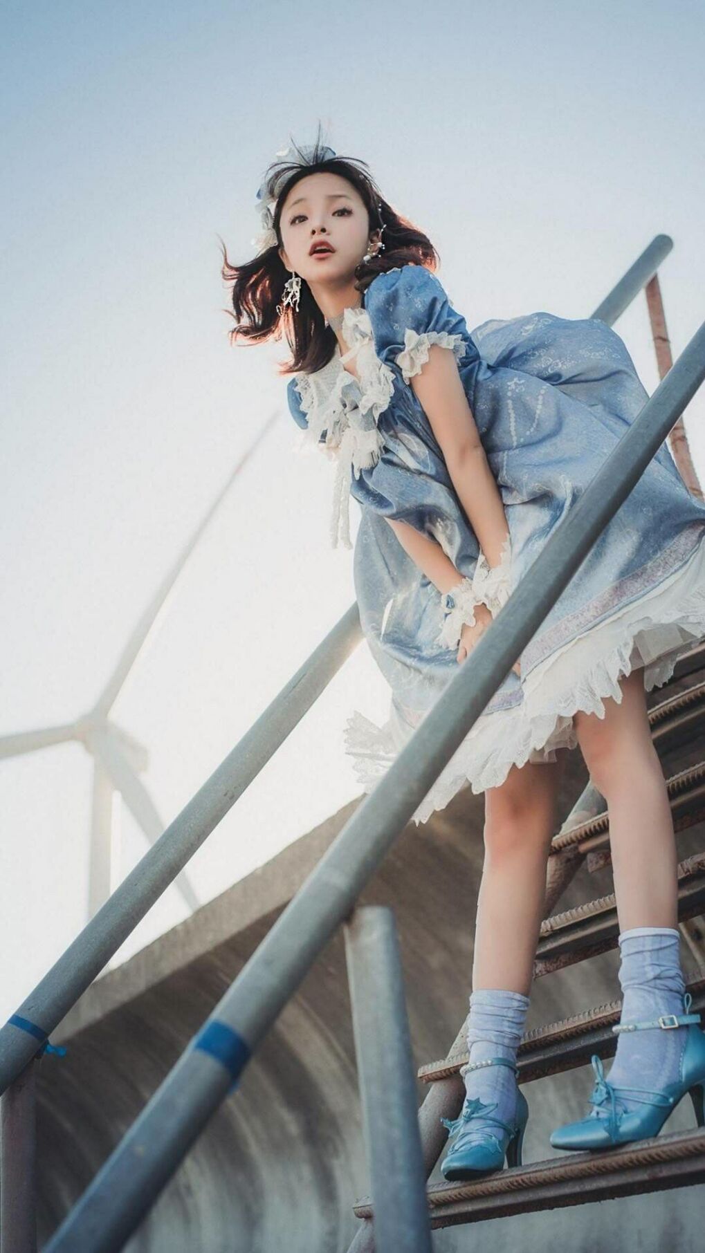 F1街道赛之夜，当引擎嘶吼唤醒沉睡的魂，恩佐的凝视无处不在