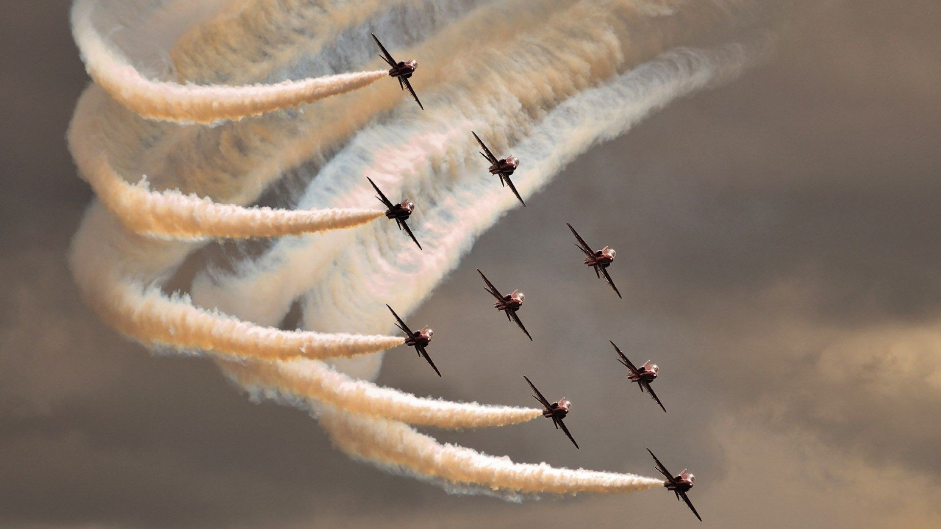 尖叫与寂静，当F1引擎咆哮时，恩比德在另一个世界拉满存在感