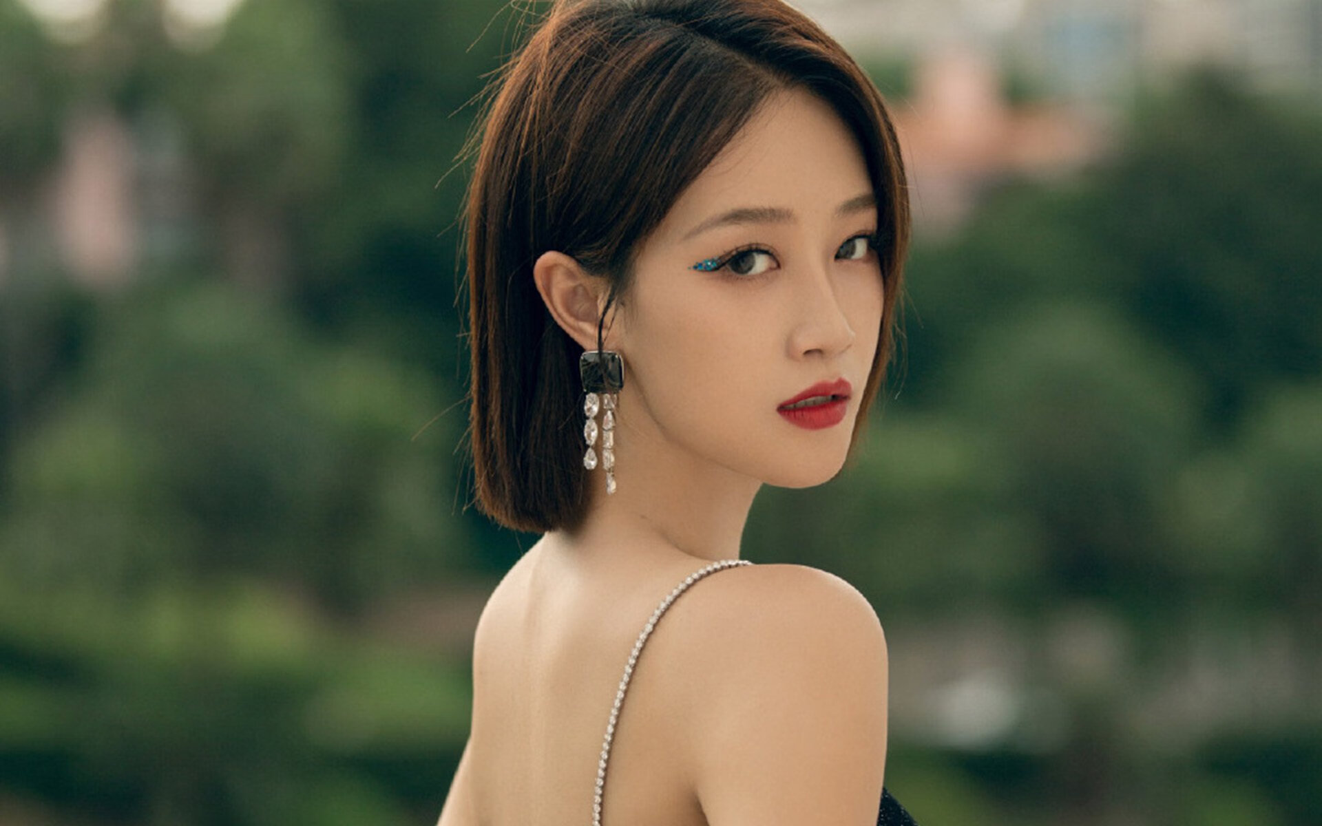 开云APP-悬念提前终结！上海男篮不敌爵士，浓眉关键爆发率队取胜